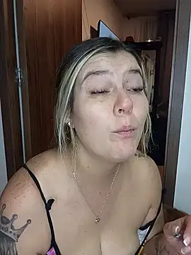 Fernandar2025's cam snapshot