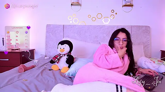 Lucyanajoi's cam snapshot