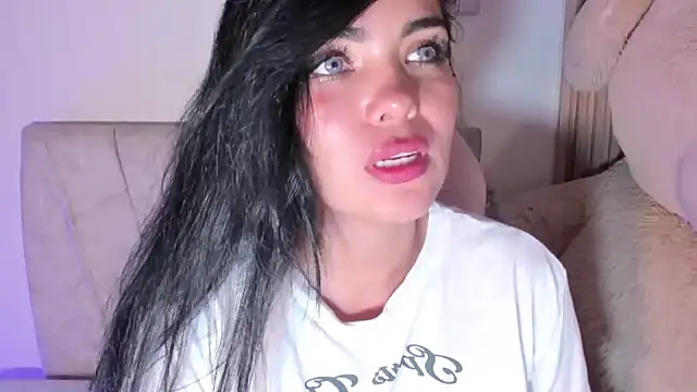 emiily_little_'s cam snapshot