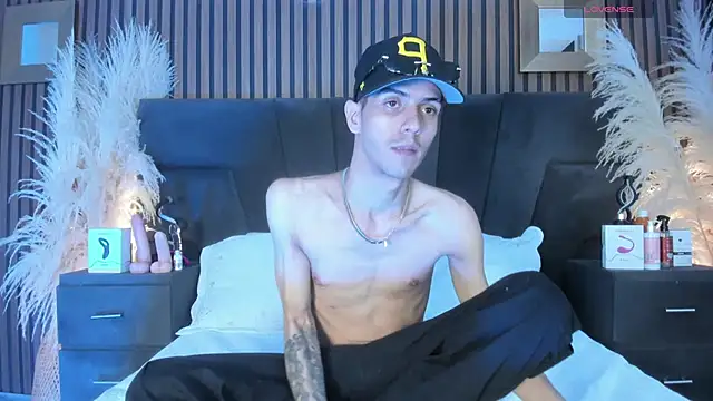 DerryAndIzzy's cam snapshot