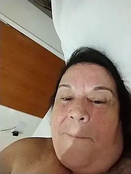 Yaya_Mineira live sex cam