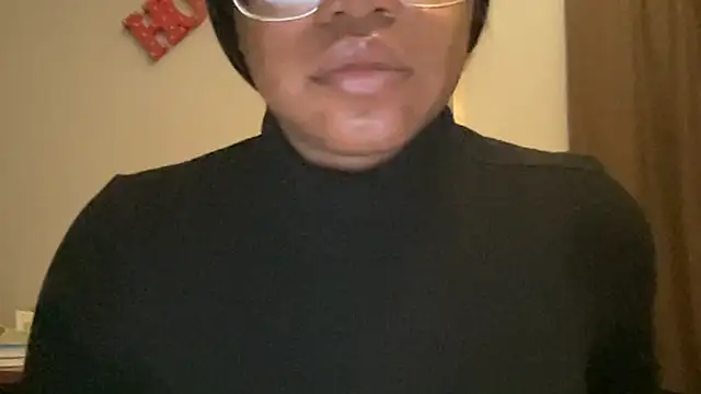 MommyConfident live sex cam