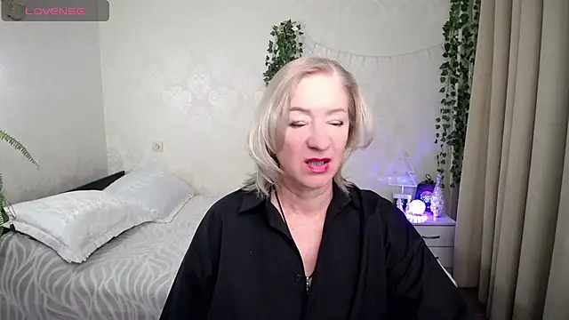 hunters_woman's cam snapshot