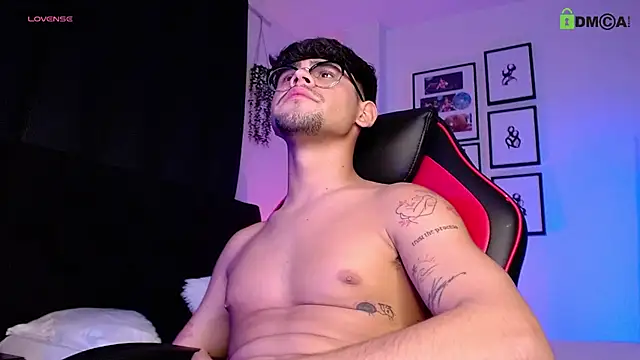 isaac-saenz's cam snapshot