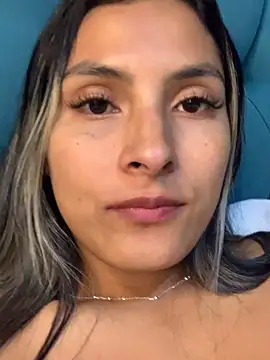 Cami_Leon2's cam snapshot