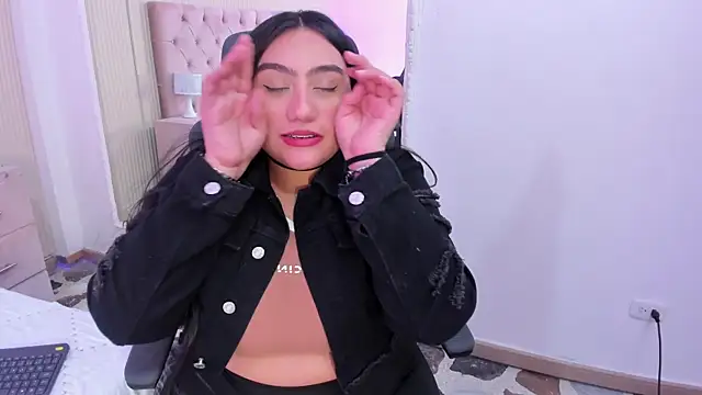 NayaWayne's cam snapshot