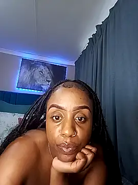 Queen-Chocolate live sex cam