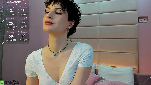 Adeline_Perle's cam snapshot