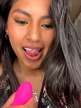 BrunetteBliss69's cam snapshot