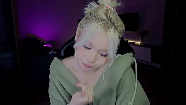 RileyMee's cam snapshot