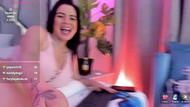 _valeria_saenz_'s cam snapshot