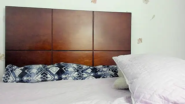 marie_pourtoii's cam snapshot