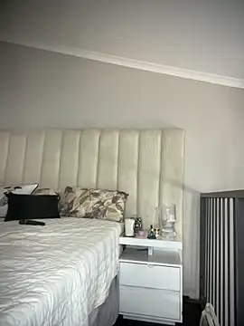 Bustygoddess32 live sex cam