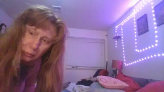 Redriddinghood8 live sex cam