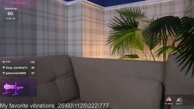 Lisafoxy_'s cam snapshot