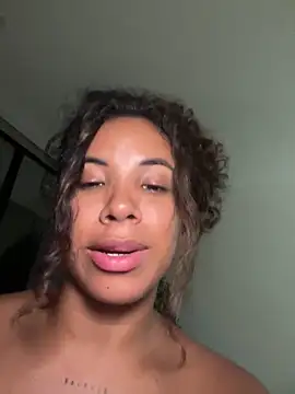 Brunettexio live sex cam