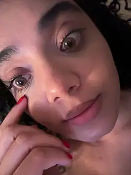 Curlyierr live sex cam