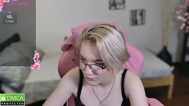 Megan_Lora's cam snapshot