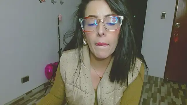 ella_peck's cam snapshot