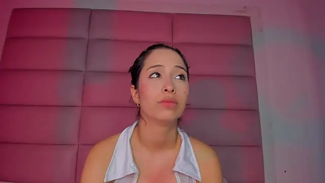 little-Emma's cam snapshot