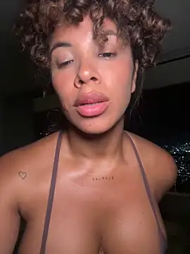 Brunettexio live sex cam