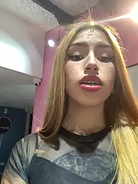 PrettyAshley_'s cam snapshot