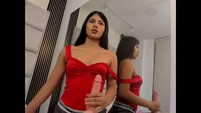 Sarah-Young1's cam snapshot