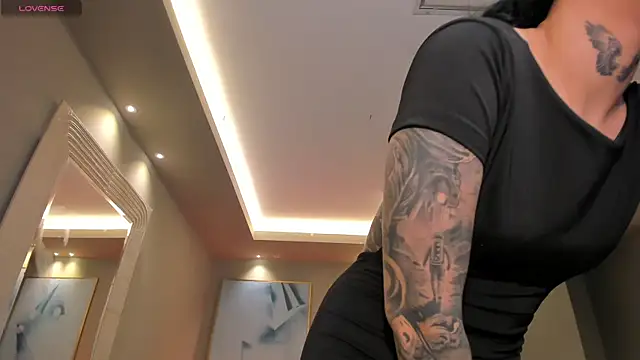 MeganCross1's cam snapshot