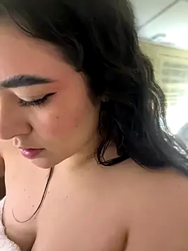 Lia_flowers's cam snapshot