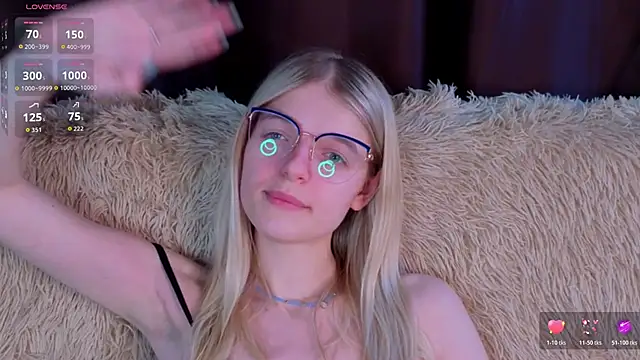 MonicaShiny's cam snapshot