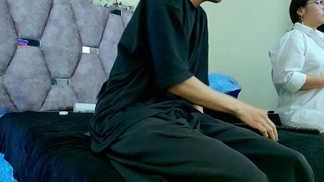 iris_and_damian's cam snapshot