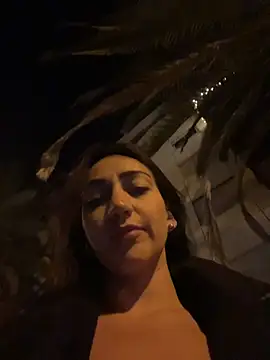 Ninabigtitied's cam snapshot