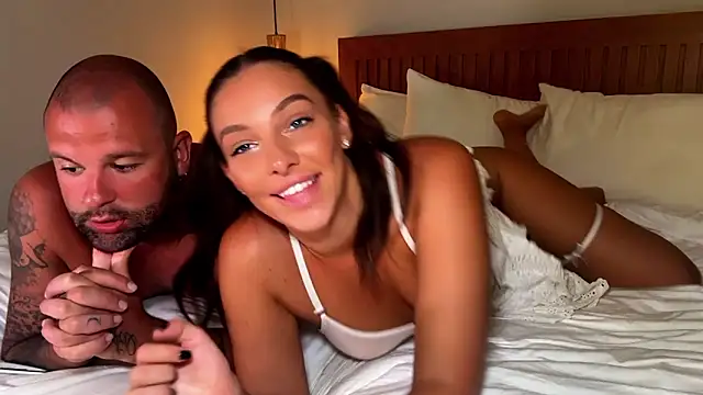 overlyhotfamily's cam snapshot