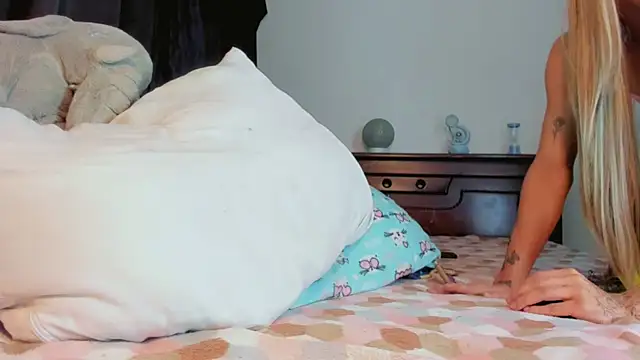 Flora_Minx live sex cam