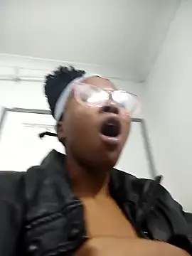 HipsDontLieX95's cam snapshot