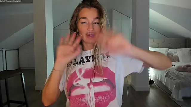 Yourhotqueeen's cam snapshot