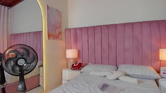 Aleja_arango1's cam snapshot