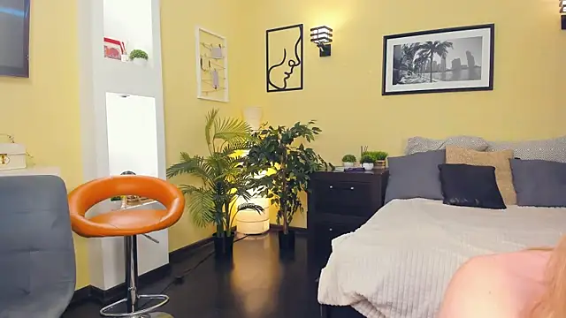 exposed_lizzy's cam snapshot