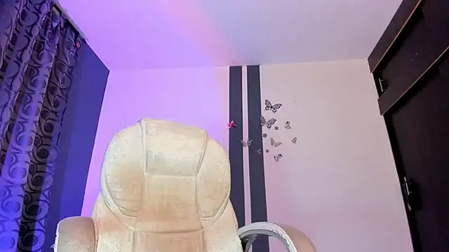 CandyLatinHott's cam snapshot