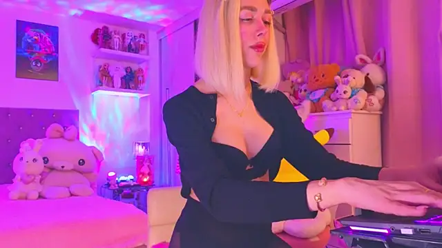 MadamBarbiee's cam snapshot