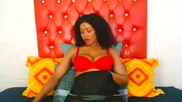 GaggingQueen32's cam snapshot