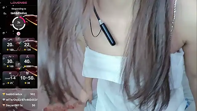 HeIlo-Honey's cam snapshot