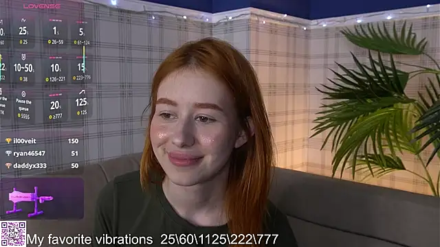 Lisafoxy_'s cam snapshot