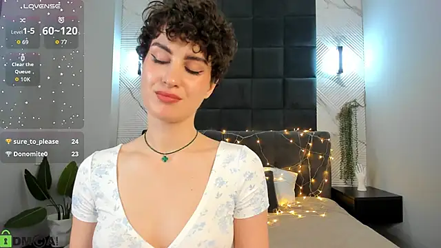 Adeline_Perle's cam snapshot