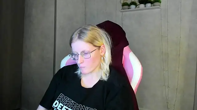 ElizabethHarpper's cam snapshot