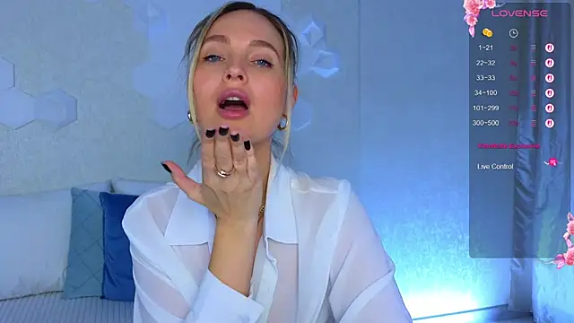 Lynna_Sparks's cam snapshot