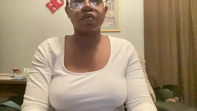 MommyConfident's cam snapshot