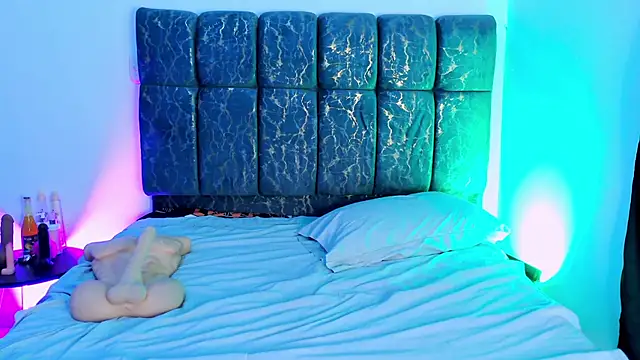 VeronicaOlson_'s cam snapshot