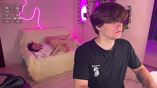 RobertAndLinela's cam snapshot