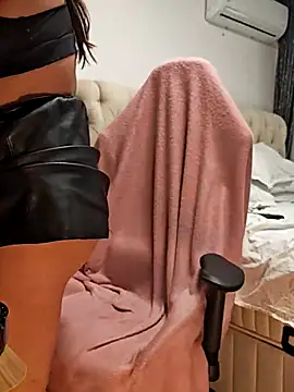 AvaDivaMilf live sex cam